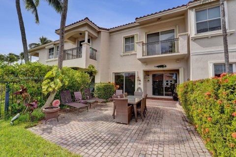 Townhouse in Hollywood, Florida 3 bedrooms, 197.51 sq.m. № 2013132 - photo 26