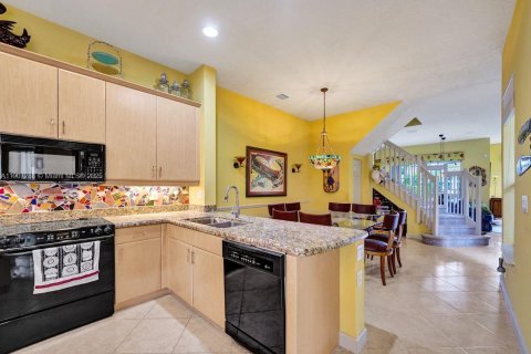 Townhouse in Hollywood, Florida 3 bedrooms, 197.51 sq.m. № 2013132 - photo 15