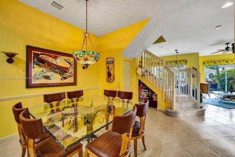 Townhouse in Hollywood, Florida 3 bedrooms, 197.51 sq.m. № 2013132 - photo 12