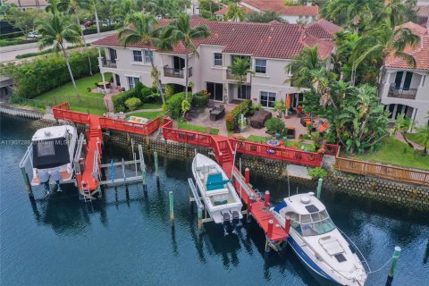 Townhouse in Hollywood, Florida 3 bedrooms, 197.51 sq.m. № 2013132 - photo 6