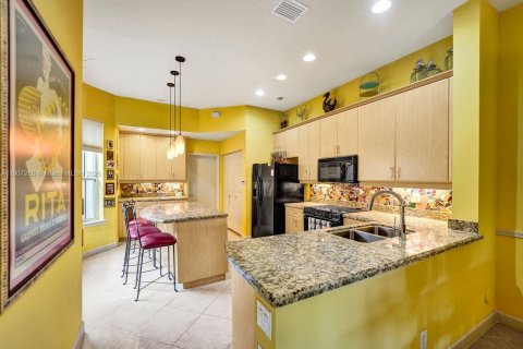 Townhouse in Hollywood, Florida 3 bedrooms, 197.51 sq.m. № 2013132 - photo 13