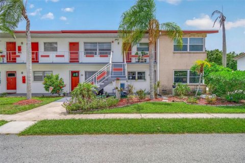Condo in Saint Petersburg, Florida, 2 bedrooms  № 2267221