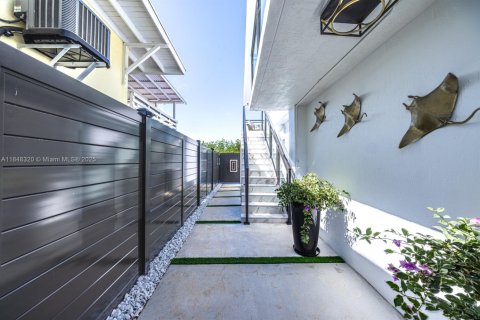 House in Key Largo, Florida 4 bedrooms, 206.52 sq.m. № 1936244 - photo 16