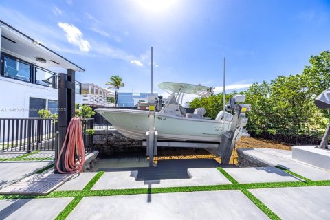 House in Key Largo, Florida 4 bedrooms, 206.52 sq.m. № 1936244 - photo 14