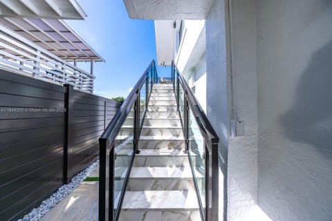 House in Key Largo, Florida 4 bedrooms, 206.52 sq.m. № 1936244 - photo 15