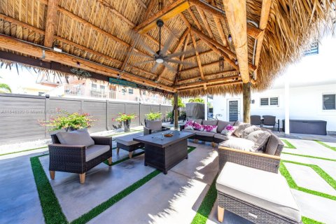 House in Key Largo, Florida 4 bedrooms, 206.52 sq.m. № 1936244 - photo 12