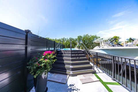 House in Key Largo, Florida 4 bedrooms, 206.52 sq.m. № 1936244 - photo 10