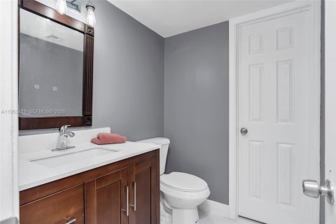 Condo in Lauderhill, Florida, 2 bedrooms  № 2057710 - photo 8