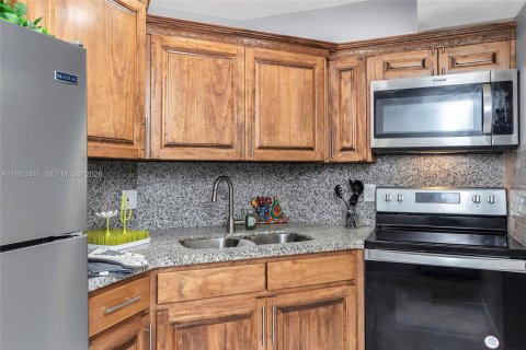 Condo in Lauderhill, Florida, 2 bedrooms  № 2057710 - photo 14
