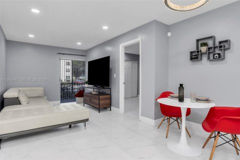 Condo in Lauderhill, Florida, 2 bedrooms  № 2057710 - photo 17