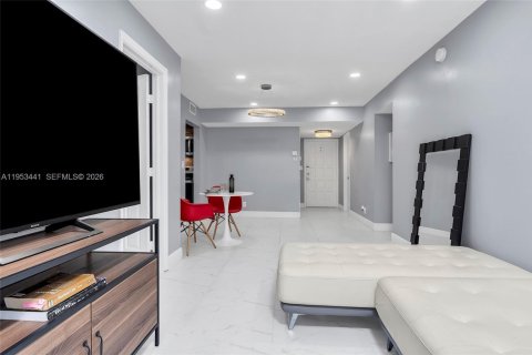 Condo in Lauderhill, Florida, 2 bedrooms  № 2057710 - photo 23