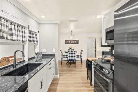 House in Fort Myers, Florida 2 bedrooms, 122.35 sq.m. № 1776652 - photo 9