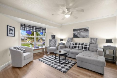 House in Fort Myers, Florida 2 bedrooms, 122.35 sq.m. № 1776652 - photo 4