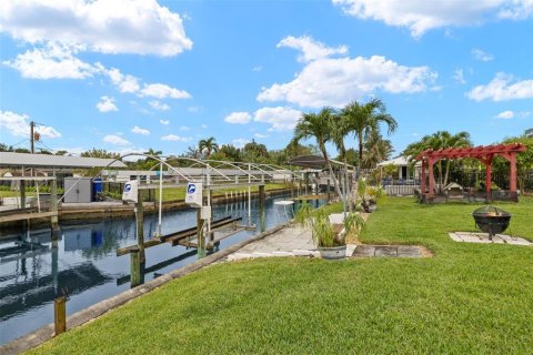 House in Fort Myers, Florida 2 bedrooms, 122.35 sq.m. № 1776652 - photo 30