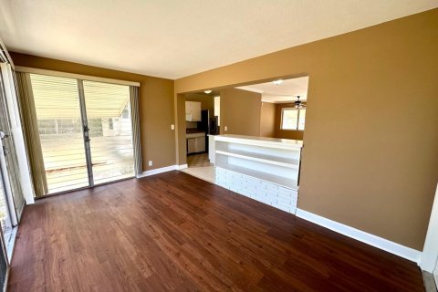 Casa en alquiler en Lake Park, Florida, 3 dormitorios, 107.77 m2 № 1147009 - foto 1