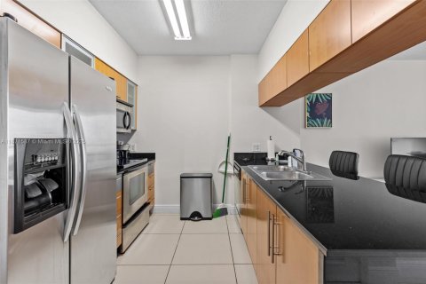 Condo in Miami, Florida, 1 bedroom  № 1926848 - photo 7