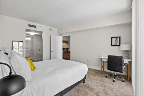 Condo in Miami, Florida, 1 bedroom  № 1926848 - photo 10