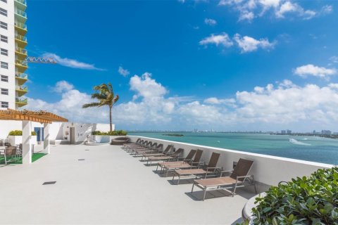 Condo in Miami, Florida, 1 bedroom  № 1926848 - photo 25