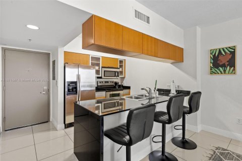 Condo in Miami, Florida, 1 bedroom  № 1926848 - photo 5