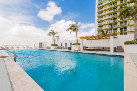 Condo in Miami, Florida, 1 bedroom  № 1926848 - photo 21