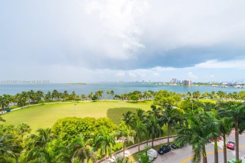 Condo in Miami, Florida, 1 bedroom  № 1926848 - photo 30