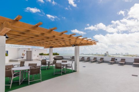 Condo in Miami, Florida, 1 bedroom  № 1926848 - photo 24