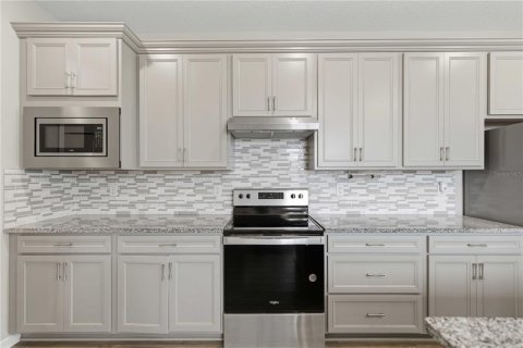 House in Ocala, Florida 2 bedrooms, 153.85 sq.m. № 2115861 - photo 12