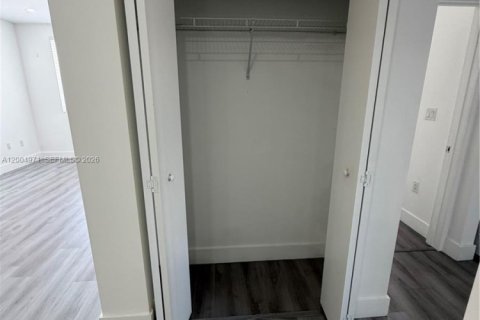 Villa ou maison à louer à Hialeah, Floride: 2 chambres, 2594.76 m2 № 2069051 - photo 6