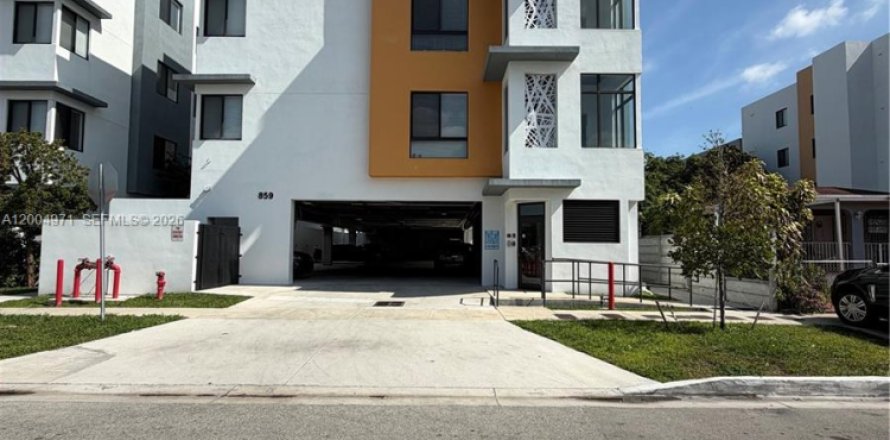 Villa ou maison à Hialeah, Floride 2 chambres, 2594.76 m2 № 2069051