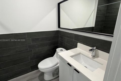 Villa ou maison à louer à Hialeah, Floride: 2 chambres, 2594.76 m2 № 2069051 - photo 10