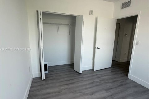 Villa ou maison à louer à Hialeah, Floride: 2 chambres, 2594.76 m2 № 2069051 - photo 8