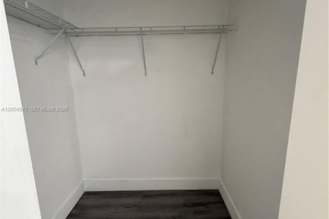 Villa ou maison à louer à Hialeah, Floride: 2 chambres, 2594.76 m2 № 2069051 - photo 13