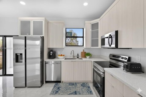 Купить виллу или дом в Лихай-Эйкерс, Флорида 3 спальни, 106.28м2, № 2057988 - фото 3