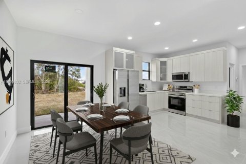 Купить виллу или дом в Лихай-Эйкерс, Флорида 3 спальни, 106.28м2, № 2057988 - фото 10