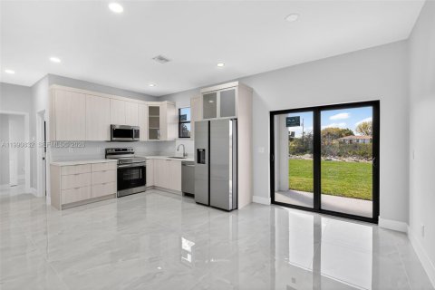 Купить виллу или дом в Лихай-Эйкерс, Флорида 3 спальни, 106.28м2, № 2057988 - фото 30