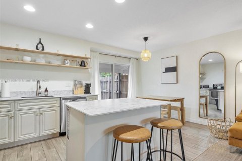 Commercial property in Fort Lauderdale, Florida 153.47 sq.m. № 1961519 - photo 23