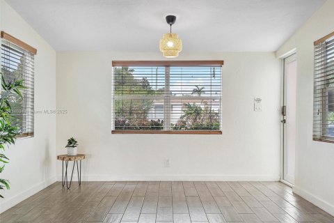 Commercial property in Fort Lauderdale, Florida 153.47 sq.m. № 1961519 - photo 21