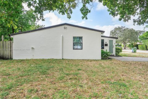 Commercial property in Fort Lauderdale, Florida 153.47 sq.m. № 1961519 - photo 10