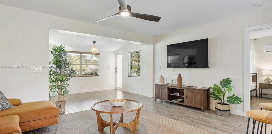 Commercial property in Fort Lauderdale, Florida 153.47 sq.m. № 1961519