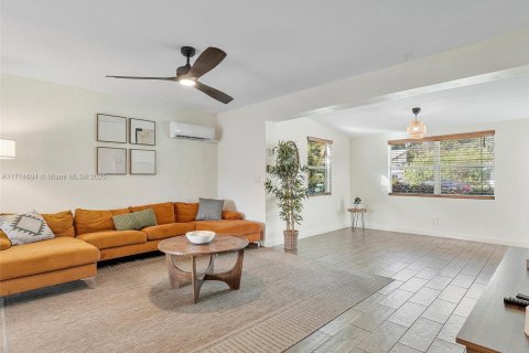 Commercial property in Fort Lauderdale, Florida 153.47 sq.m. № 1961519 - photo 19