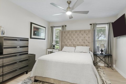 House in Port St. Lucie, Florida 4 bedrooms, 214.33 sq.m. № 2431409 - photo 29