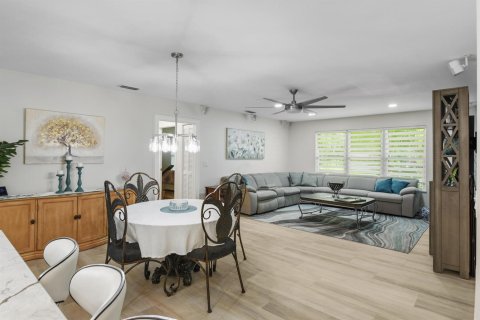 House in Port St. Lucie, Florida 4 bedrooms, 214.33 sq.m. № 2431409 - photo 21