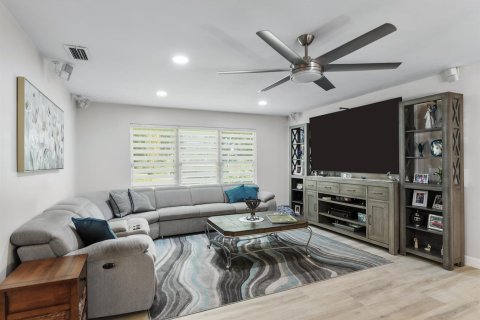 House in Port St. Lucie, Florida 4 bedrooms, 214.33 sq.m. № 2431409 - photo 23