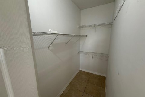 Снять в аренду кондоминиум в Майами, Флорида 2 спальни, 90.12м2, № 1945125 - фото 12