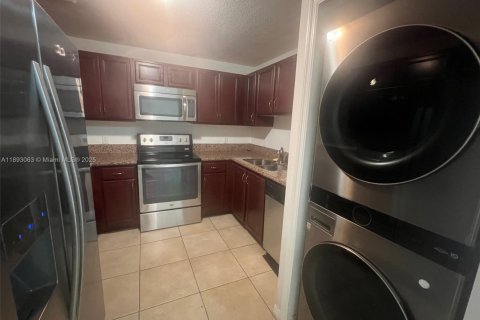 Снять в аренду кондоминиум в Майами, Флорида 2 спальни, 90.12м2, № 1945125 - фото 2