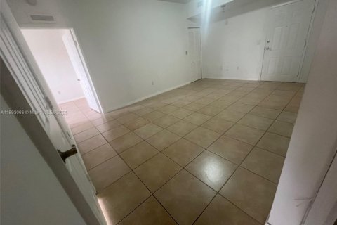 Снять в аренду кондоминиум в Майами, Флорида 2 спальни, 90.12м2, № 1945125 - фото 5