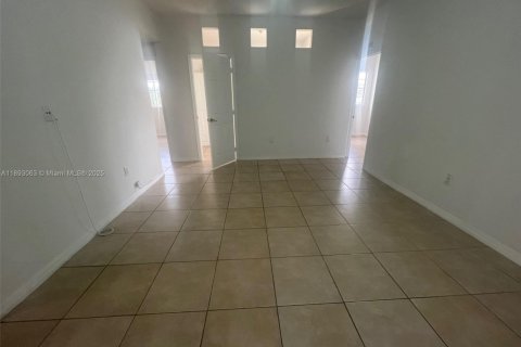 Снять в аренду кондоминиум в Майами, Флорида 2 спальни, 90.12м2, № 1945125 - фото 3