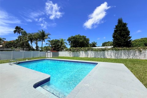 Casa en venta en Palmetto Bay, Florida, 3 dormitorios, 150.5 m2 № 2087084 - foto 27