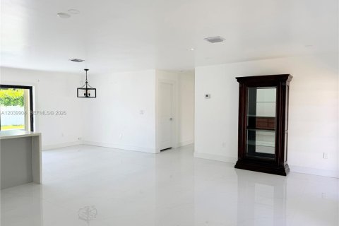 Casa en venta en Palmetto Bay, Florida, 3 dormitorios, 150.5 m2 № 2087084 - foto 2