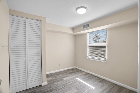 House in Dania Beach, Florida 2 bedrooms, 122.91 sq.m. № 1801275 - photo 29